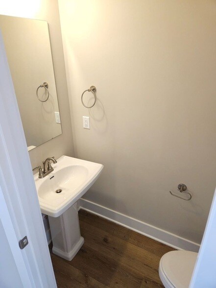 Photo - 719 Crestland Ave Unit B4