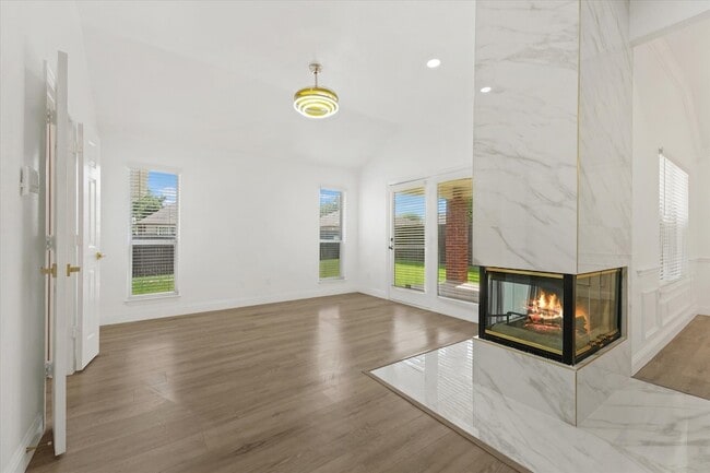 Photo - 322 Hillcroft Dr
