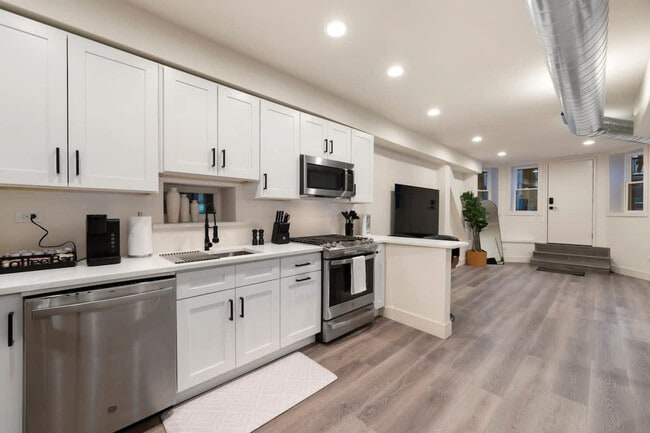 Photo - 1543 N Claremont Ave Unit ID1244946P