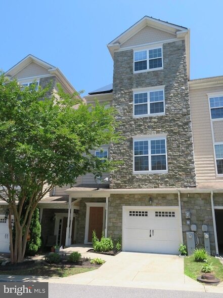 Building Photo - 3700 Bedford Dr