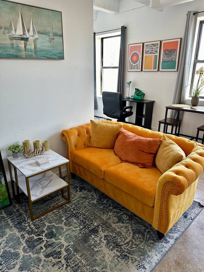 Building Photo - 1049 W Lawrence Ave Unit ID1058523P