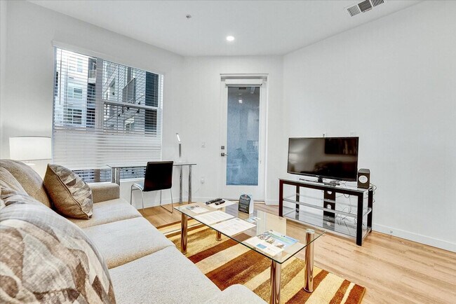 Photo - 593 Camino De La Reina Unit ID1287534P