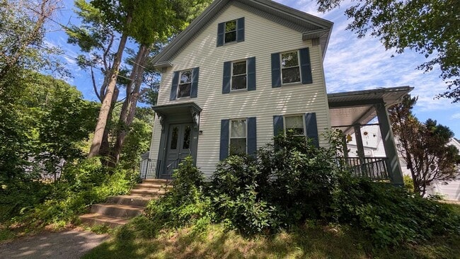 Building Photo - 126 Sullivan St Unit B
