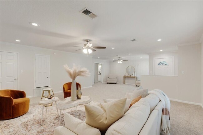Photo - 470 W Marshall Dr