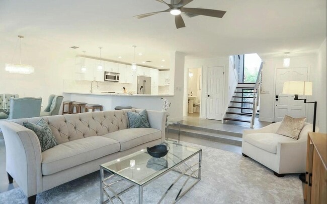 Photo - 819 Windermere Way