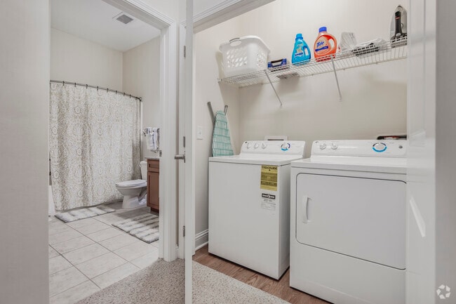 Parkmont (UNRENOVATED) 1BR, 1BA - 785SF - Laundry - ARIUM FreeMoreWest