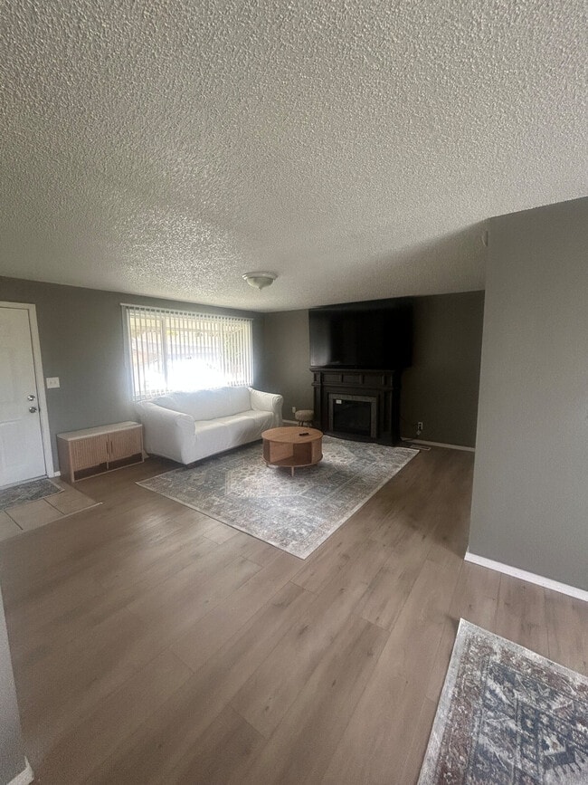 Building Photo - 4 Martin Dr Unit SI ID1548426P