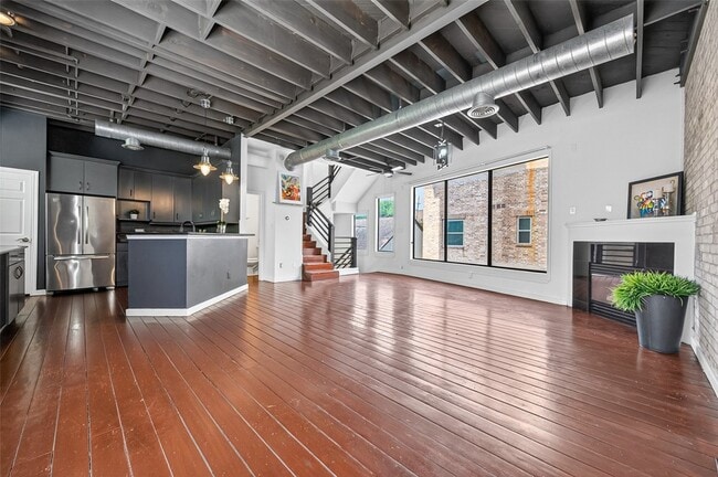 Building Photo - 708 W Clay St