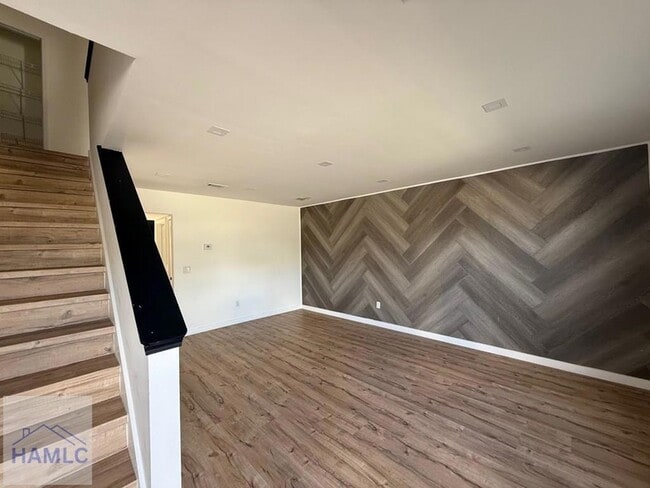 Photo - 1100 Pineland Ave