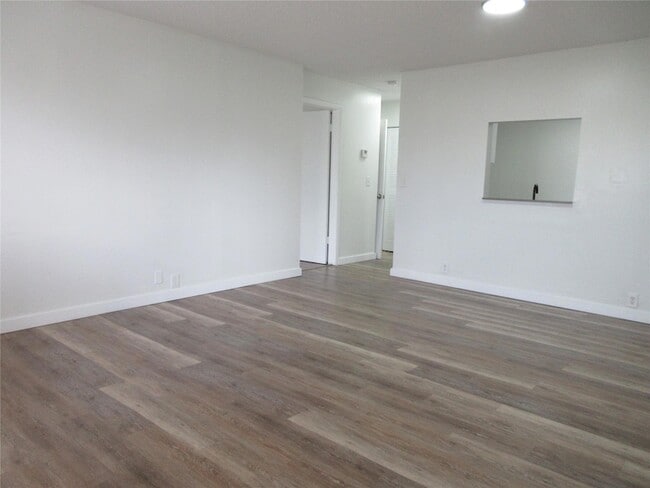 Photo - 4240 Woodside Dr Unit 8