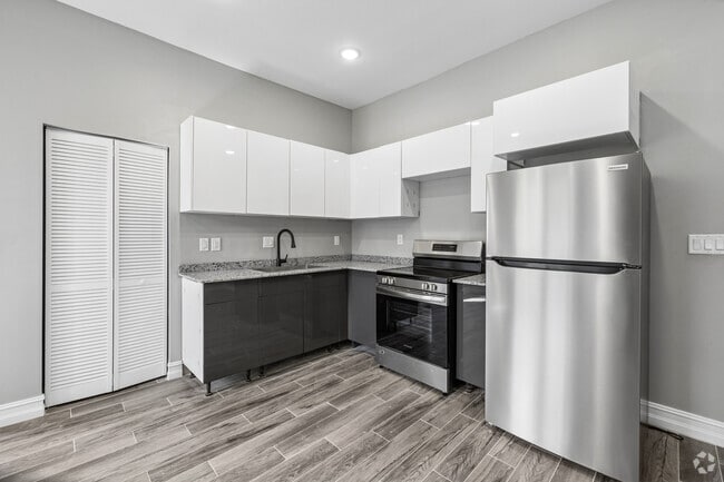 3BR, 2BA - 960SF - Kitchen - 768 Ridgeway Ave