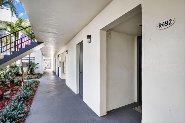 Photo - 492 Piedmont Ct