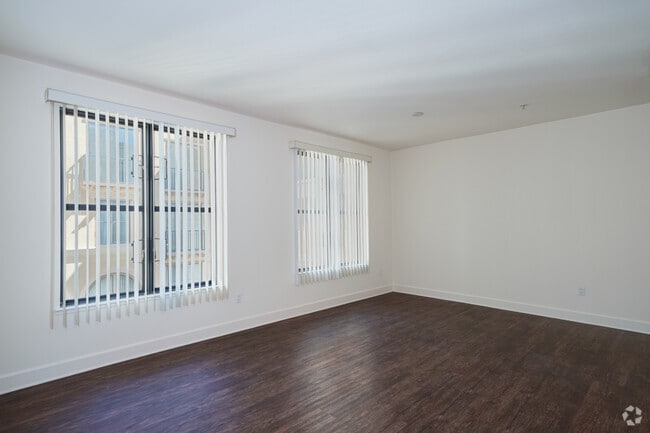 Milan 2BR, 2BA - 1,019SF - Living Area - Renaissance Square