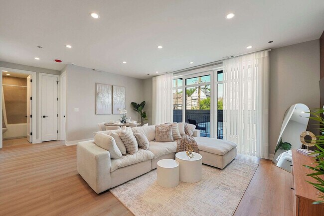 Photo - 2344 W Polk St Unit ID1359789P