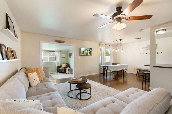 Building Photo - 3407 West Myrtle Ave Unit SI FL1-ID1592928P