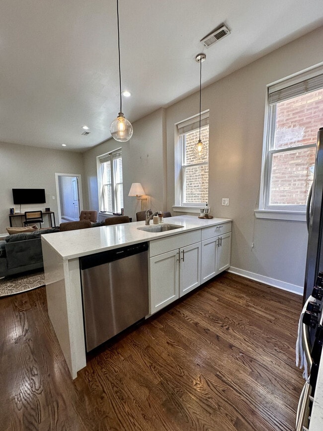 Photo - 736 N Throop St Unit ID1379052P