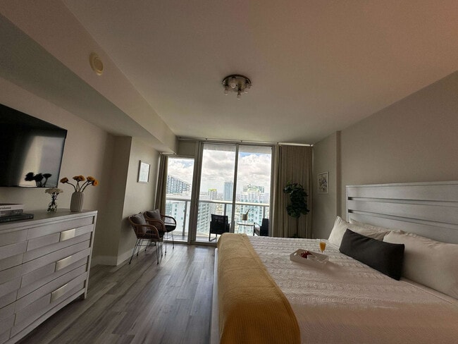 Building Photo - 485 Brickell Ave Unit ID1240576P