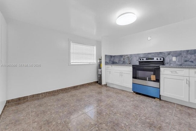 Building Photo - 5831 Taylor St Unit 3