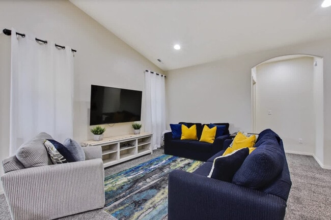 Building Photo - 2213 E Elm Grove Dr Unit ID1250652P