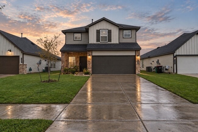 Building Photo - 31638 Featherstone Trl