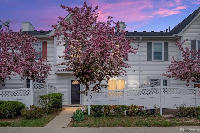 Building Photo - 22241 Atlantic Pointe Unit 116