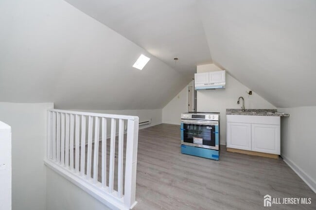 Building Photo - 377 Delavan St Unit 3