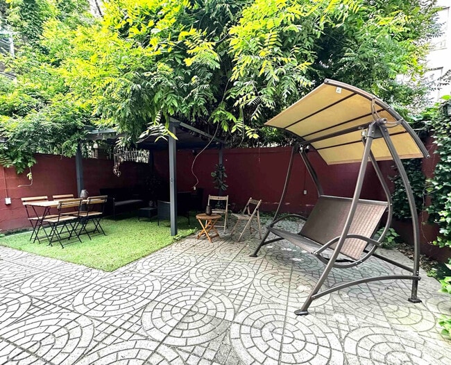 Photo - 305 E 104th St Unit ID1032006P