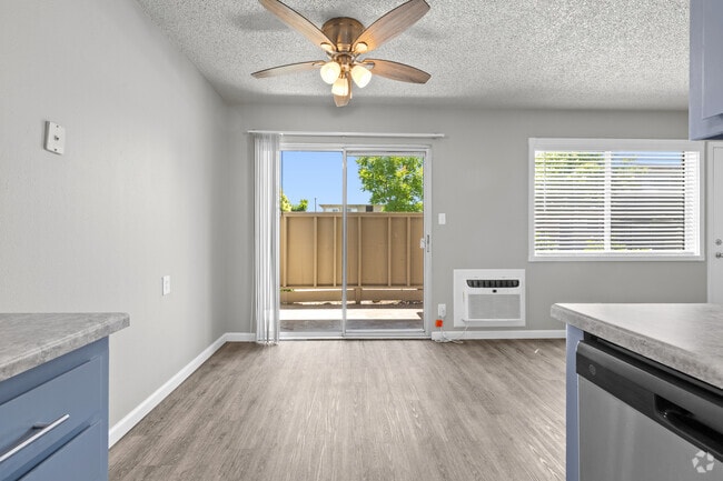 1BR, 1BA - 650SF - Sahara - Breakfast Nook - Sahara Apartments