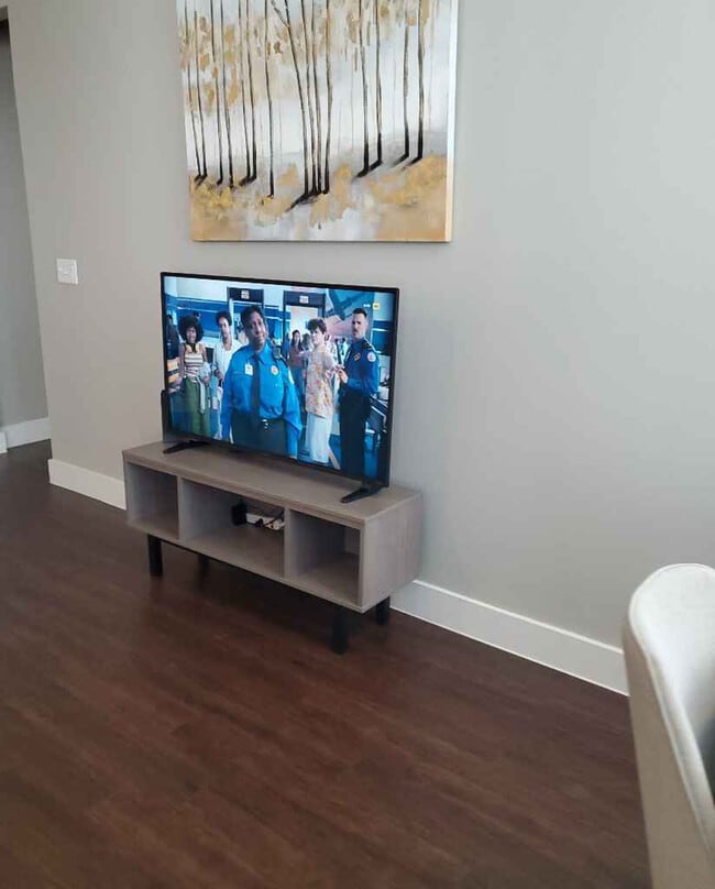 Building Photo - 2017 Al Lipscomb Way Unit SI FL3-ID396655P