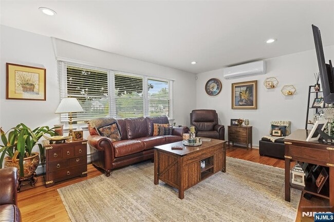Photo - 326 Ramapo Valley Rd
