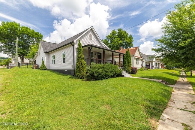 Photo - 301 E Quincy Ave