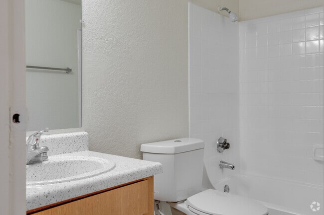 2BR, 1BA - 620SF - Quail Gardens