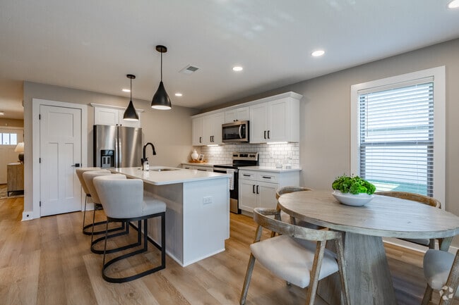 2BR, 2BA - 1395SF - Kitchen - The Summit at Jackson