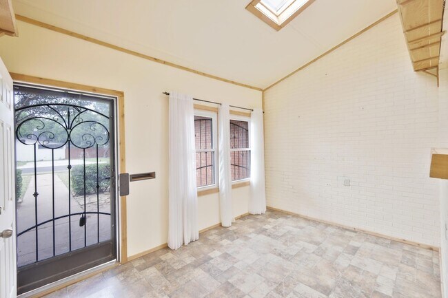 Photo - 3202 45th St