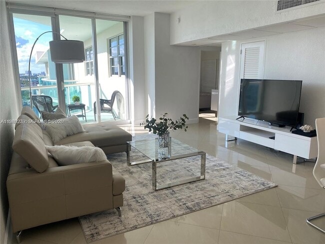 Building Photo - 3801 OCEAN Dr Unit PH16S