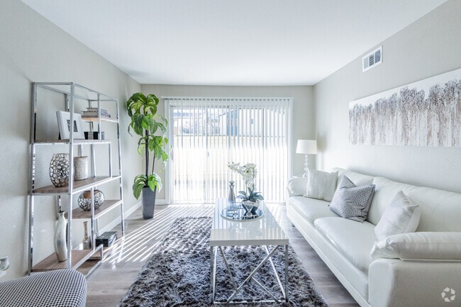 2BR, 1BA - Creekside Gardens