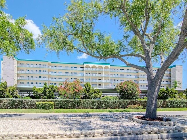 Building Photo - 2960 59th St S Unit 505