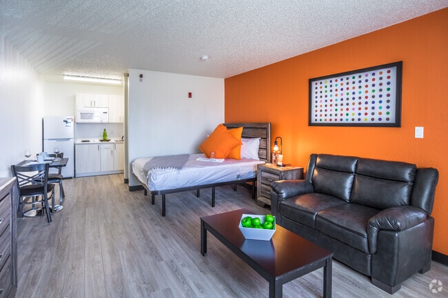 0 BR, 1 BA - Extra Large Suite - Siegel Select Memphis