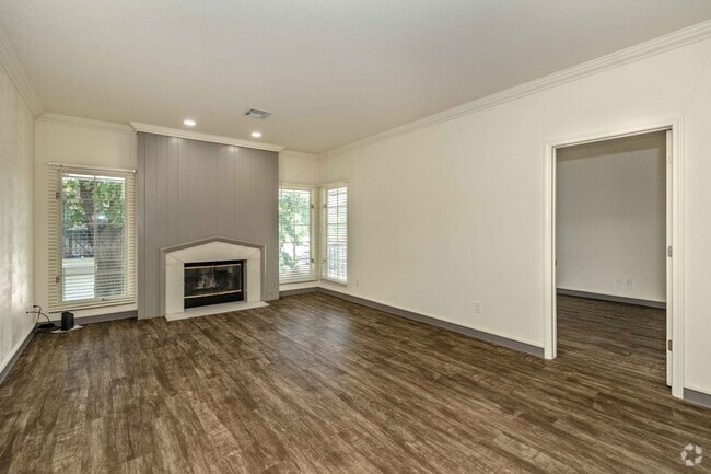 2BR, 2BA - 950SF - Family Room - 21 Rock Apartments