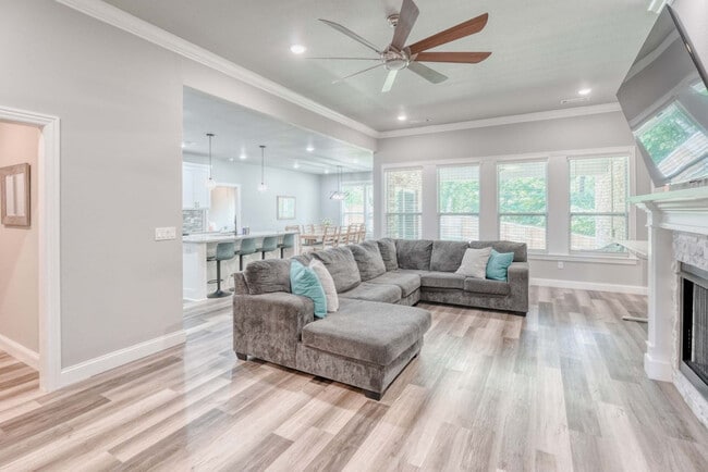 Photo - 5 Mawnan Ln Unit ID1297040P