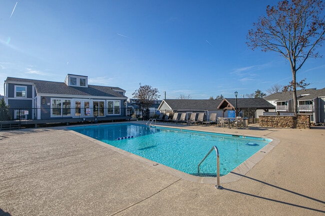 Building Photo - Meridian at Hermitage