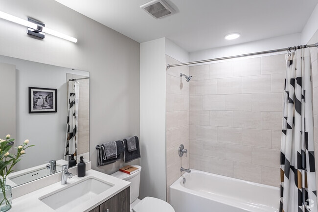 1BR, 1BA - 982 SF - One Hundred Above the Park