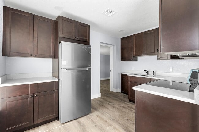 Building Photo - 683 NW 21 St