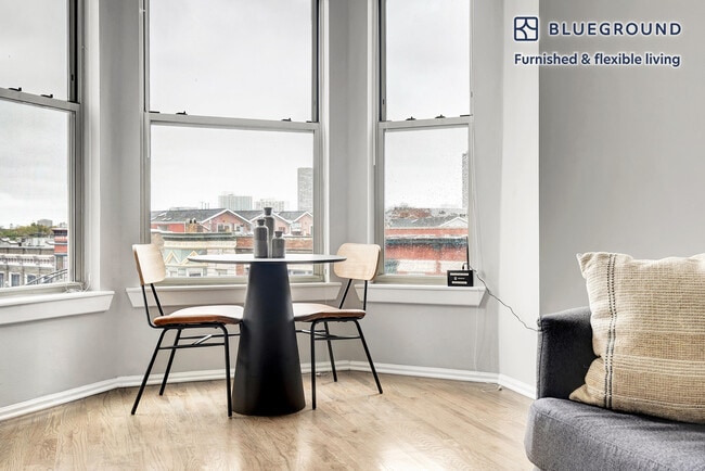 Photo - 911 W School St Unit FL3-ID472