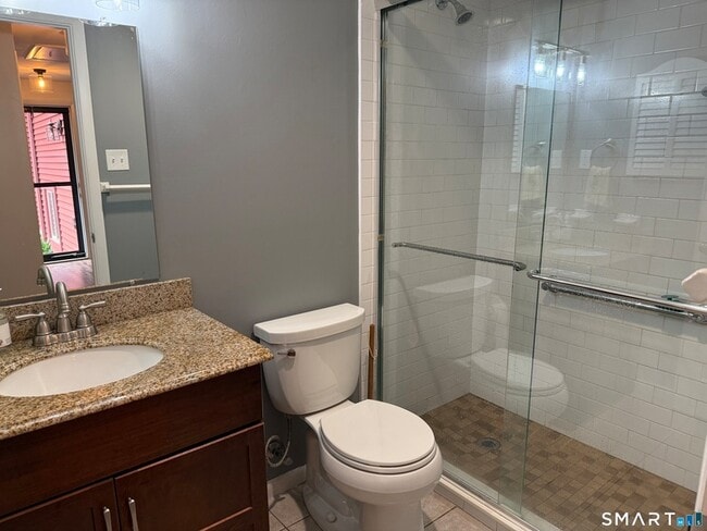 Photo - 139 Hollister Way N
