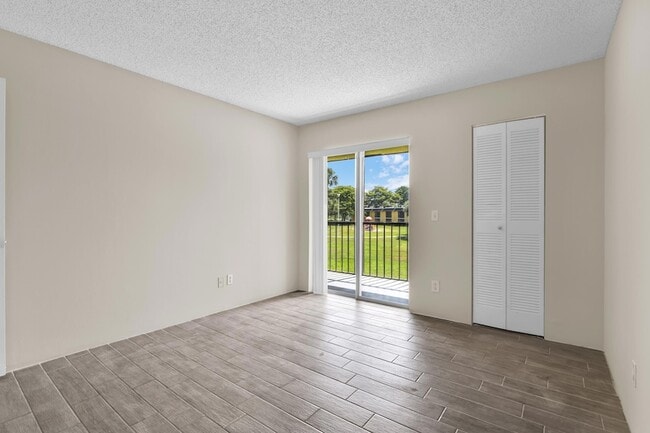 Photo - 414 Meadows Cir