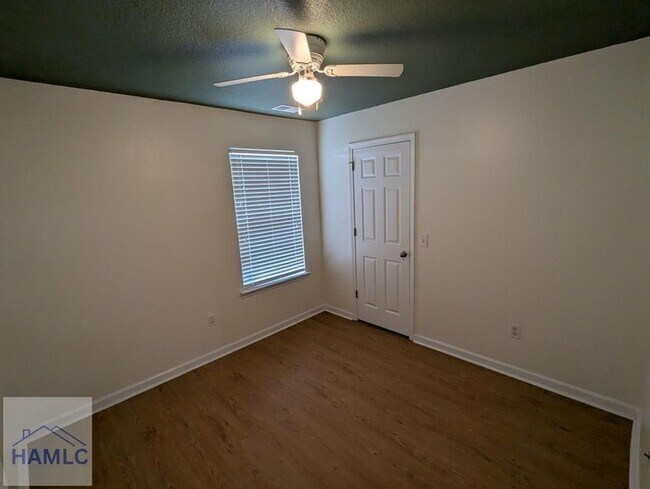 Photo - 130 Willow Oak Dr