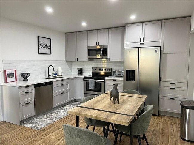 Building Photo - 1415 SW 9th St Unit A