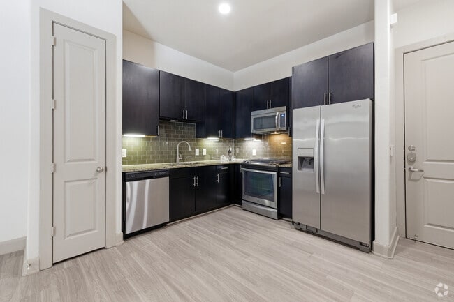 B4 2BR, 2BA - 1,093SF - Kitching/Dining Room - Midtown on the Rail