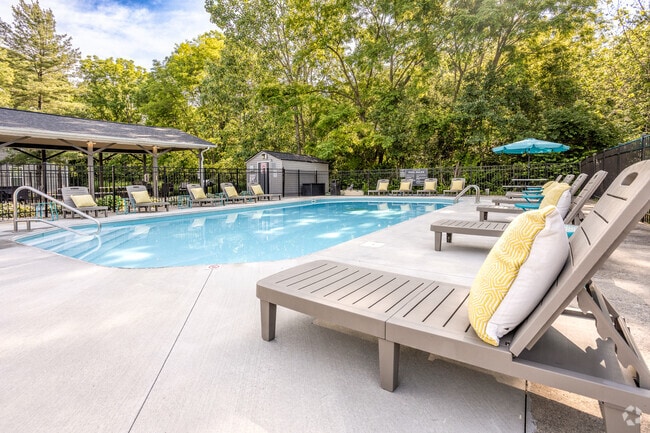 Outdoor Pool - Water's Edge